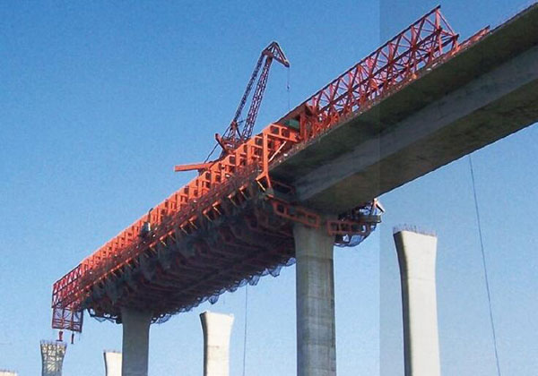 移動(dòng)模架造橋機(jī)
