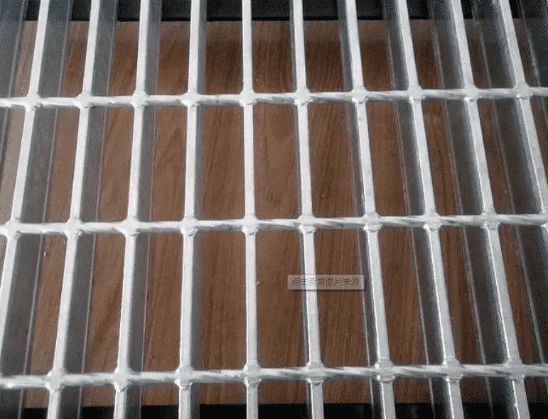 【踏步鋼格柵板廠家】地下車(chē)庫(kù)鋼格的安裝和拆卸